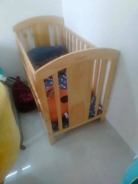 BABYHUG Crib with Mattress and Bumper Bedding Set, L 104.5 x W 62 x H 98cm