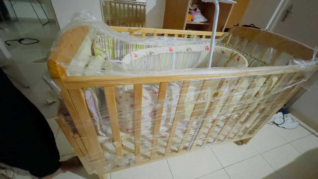 BABYHUG Kelly Wooden Cot With Detachable Bassinet & Mosquito Net - Natural, Dimensions: L116×W68×H88 cm