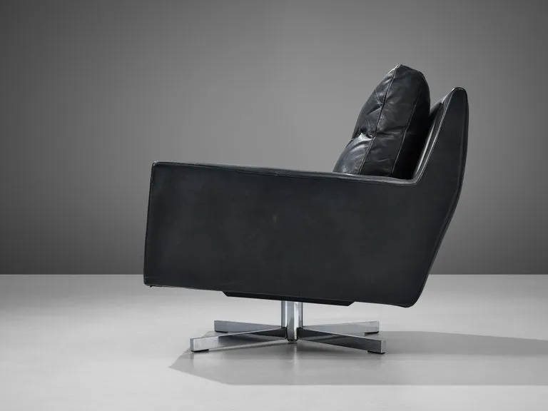 Pair of Swivel Lounge Chairs in Black Leather and Metal