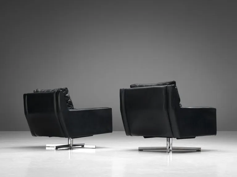 Pair of Swivel Lounge Chairs in Black Leather and Metal