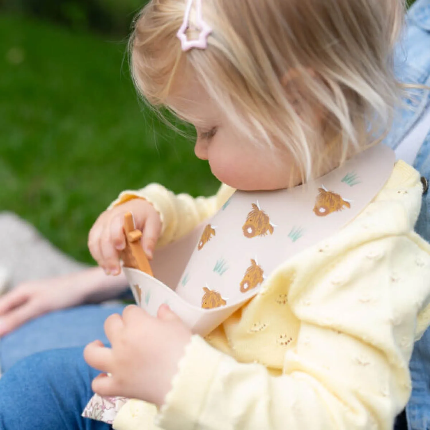 Ziggle Baby Highland Cow Catch It Silicone Bib